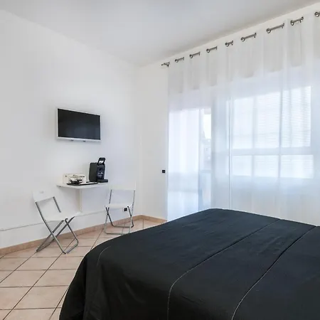 Travelershome 7Metri Ciampino Guesthouse-2